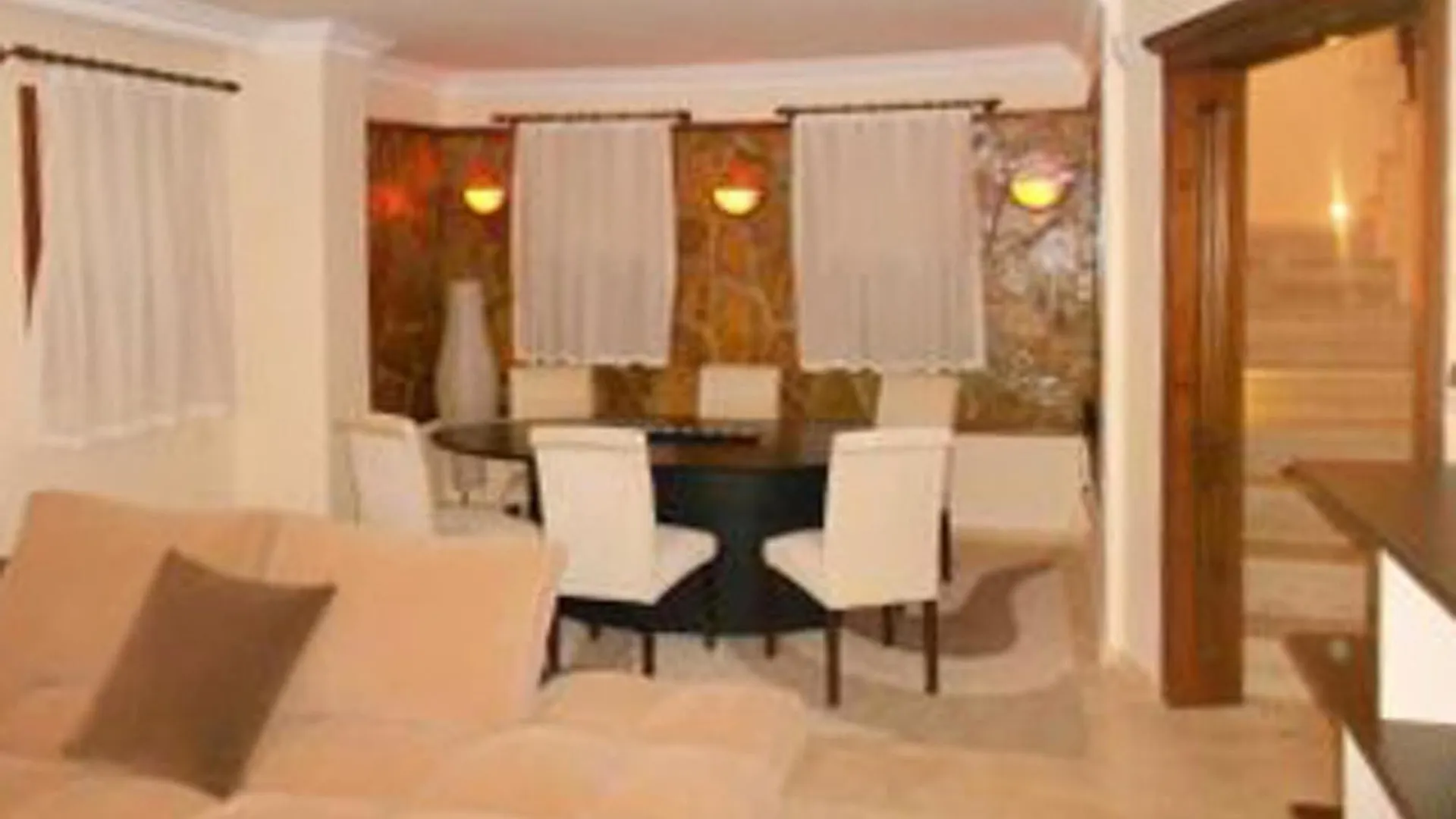 Spacious 4-Bedroom House In Kusadasi With Swimming Pool And Several T تركيا