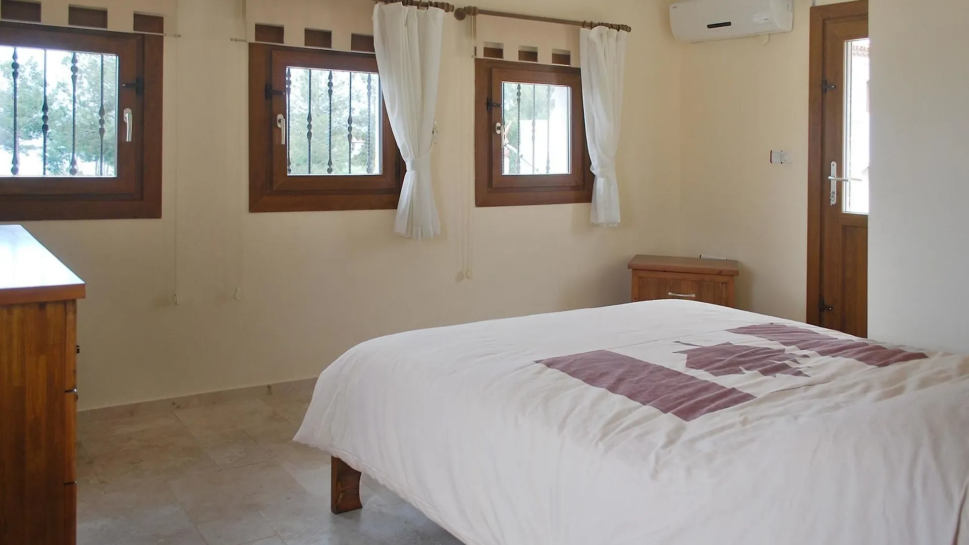 Spacious 4-Bedroom House In Kusadasi With Swimming Pool And Several T 0*,